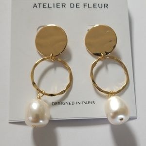Atelier de fleur Traci Drop Pearl Earrings Gold